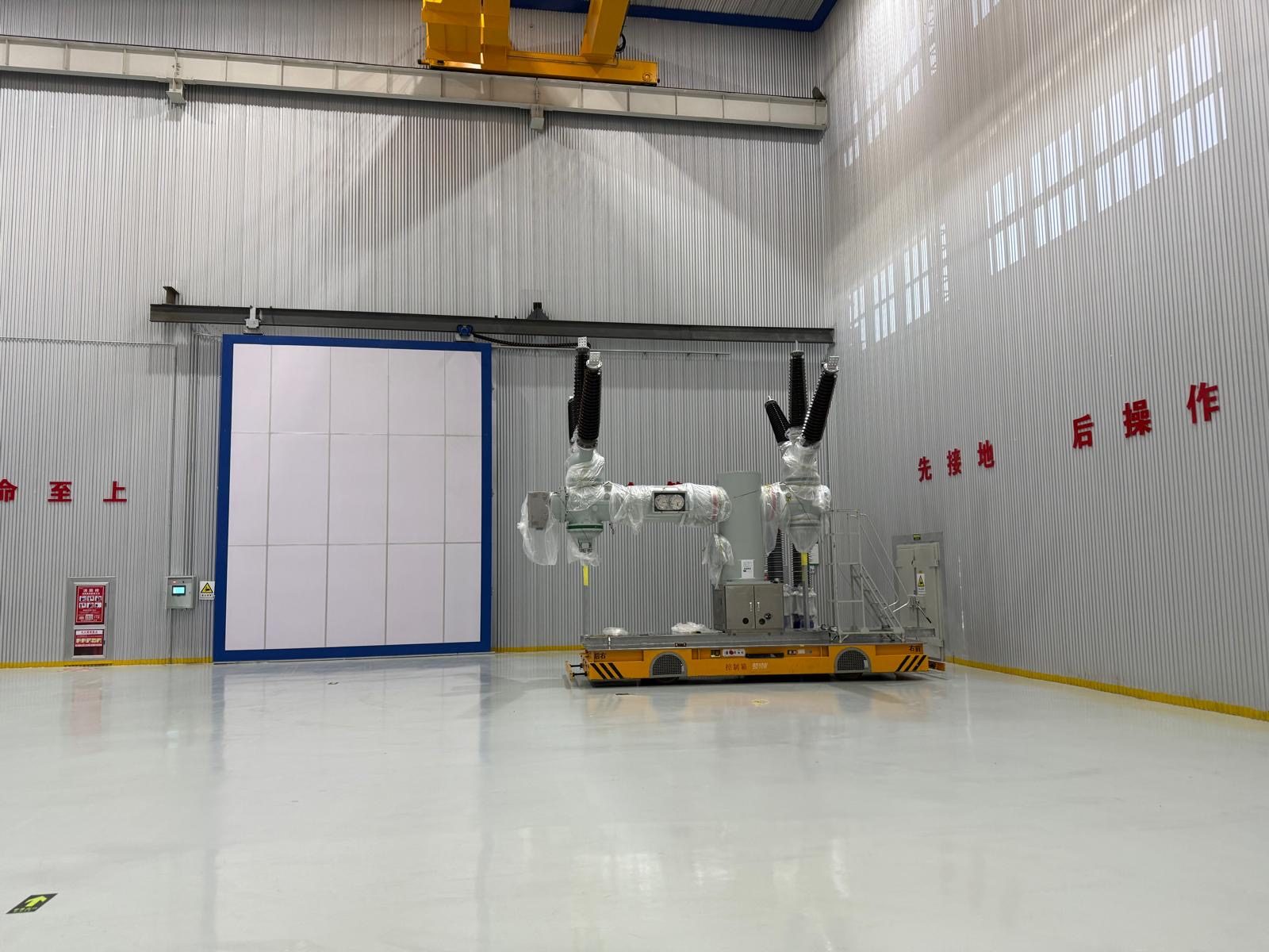 Gas-insulated switchgear on a transfer car in a clean assembly hall