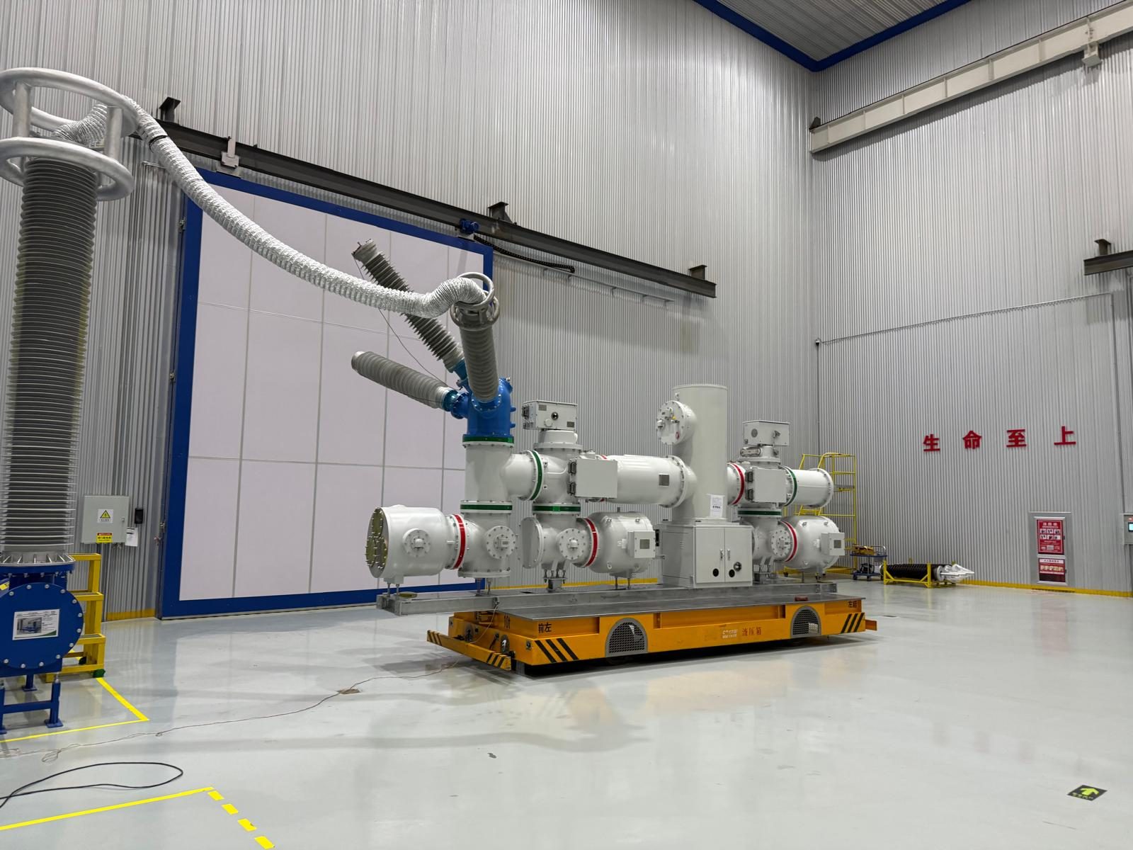 Gas-insulated switchgear modules moving on a transfer car